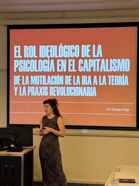 Mesa 3 · Leire Kobeaga ante la sala