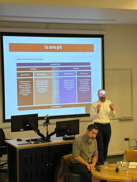 Panel de expertos · Cristóbal Rovira Kaltwasser, regímenes y cambio de régimen
